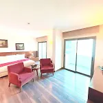 King Suites Hotel